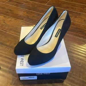 Nine West Quabree 8.5 Black Suede Platform heels